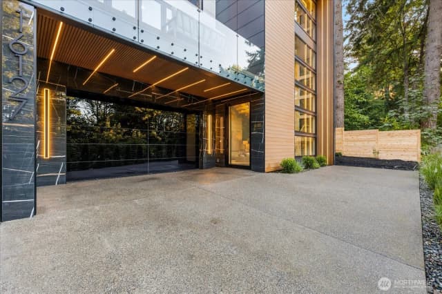 Property photo for 16127 Se 44th Way, Bellevue photo 2