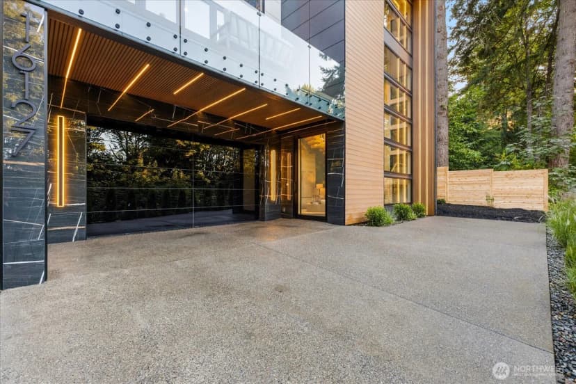 Property photo for 16127 Se 44th Way, Bellevue photo 2