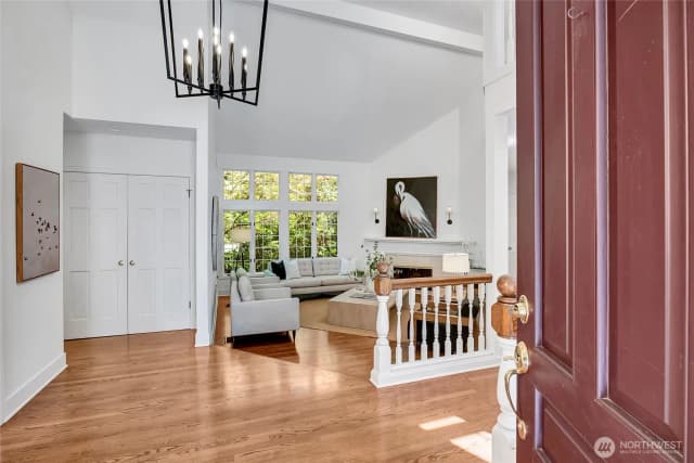 Property photo for 8140 Evergreen Lane, Mercer Island photo 4