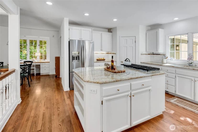 Property photo for 8140 Evergreen Lane, Mercer Island photo 13
