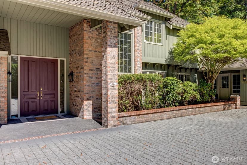 Property photo for 8140 Evergreen Lane, Mercer Island photo 3