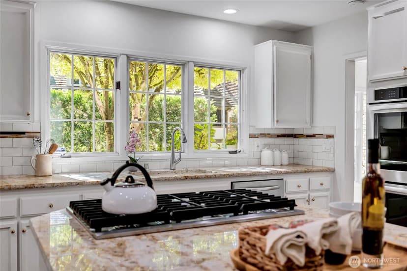 Property photo for 8140 Evergreen Lane, Mercer Island photo 15