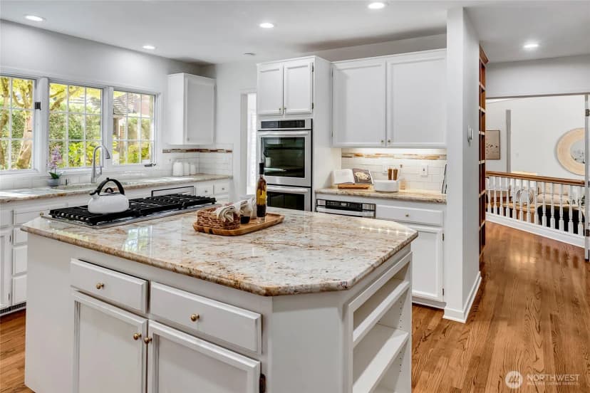 Property photo for 8140 Evergreen Lane, Mercer Island photo 13