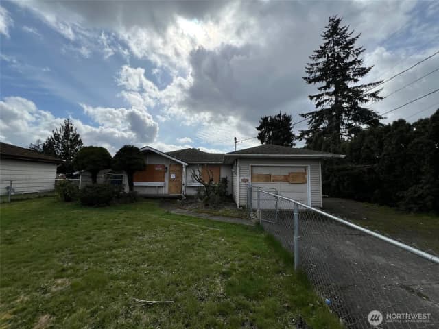 Property photo for 1006 17th Street Se, Auburn