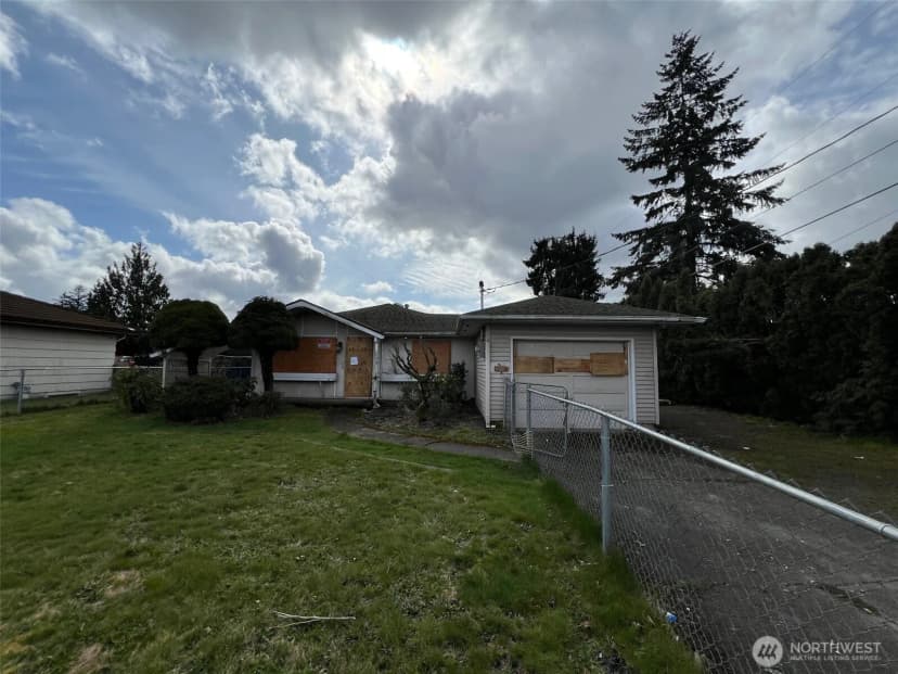 Property photo for 1006 17th Street Se, Auburn