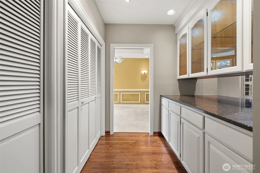 Property photo for 19305 4th Street Sw, Normandy Park photo 11