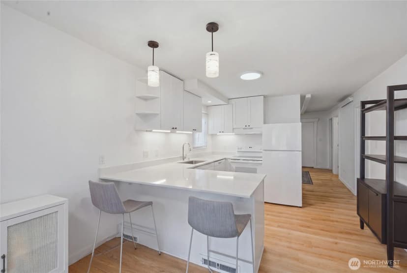 Property photo for 4259 Greenwood Avenue N, Seattle photo 12