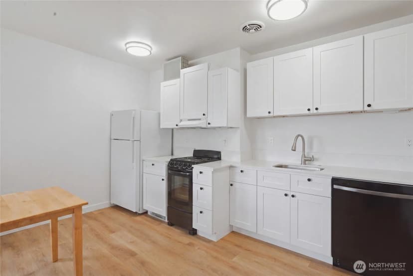 Property photo for 4259 Greenwood Avenue N, Seattle photo 22