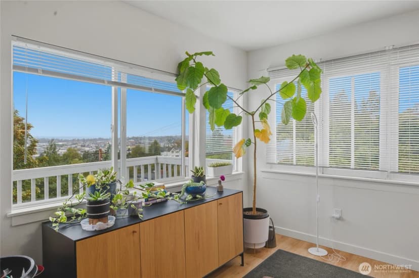 Property photo for 4259 Greenwood Avenue N, Seattle photo 9