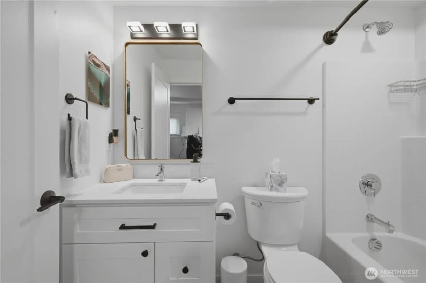 Property photo for 4259 Greenwood Avenue N, Seattle photo 14