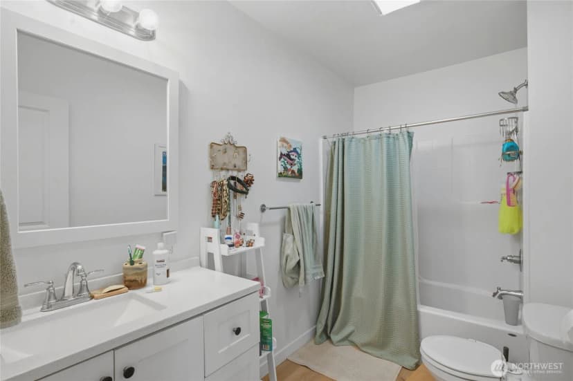 Property photo for 4259 Greenwood Avenue N, Seattle photo 24
