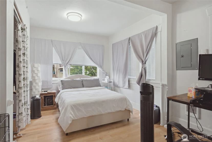 Property photo for 4259 Greenwood Avenue N, Seattle photo 18