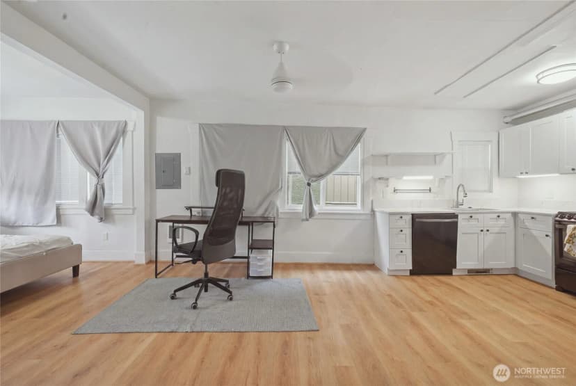 Property photo for 4259 Greenwood Avenue N, Seattle photo 17