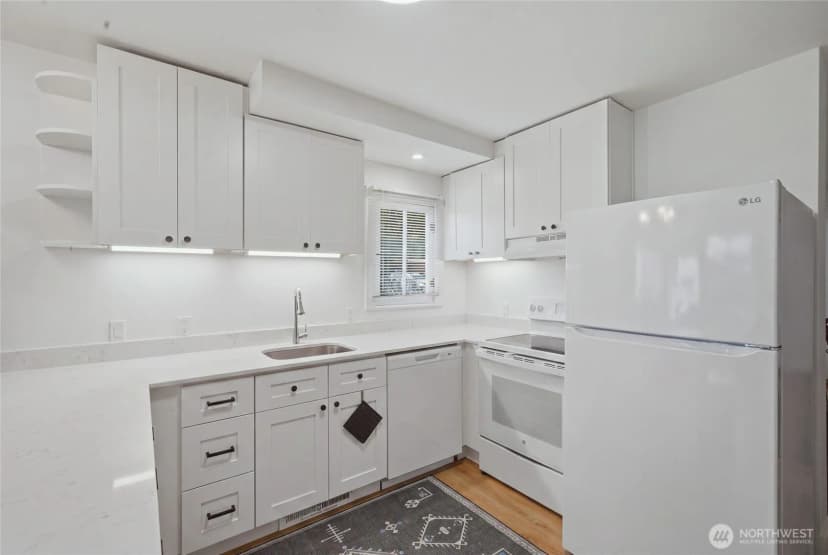 Property photo for 4259 Greenwood Avenue N, Seattle photo 11