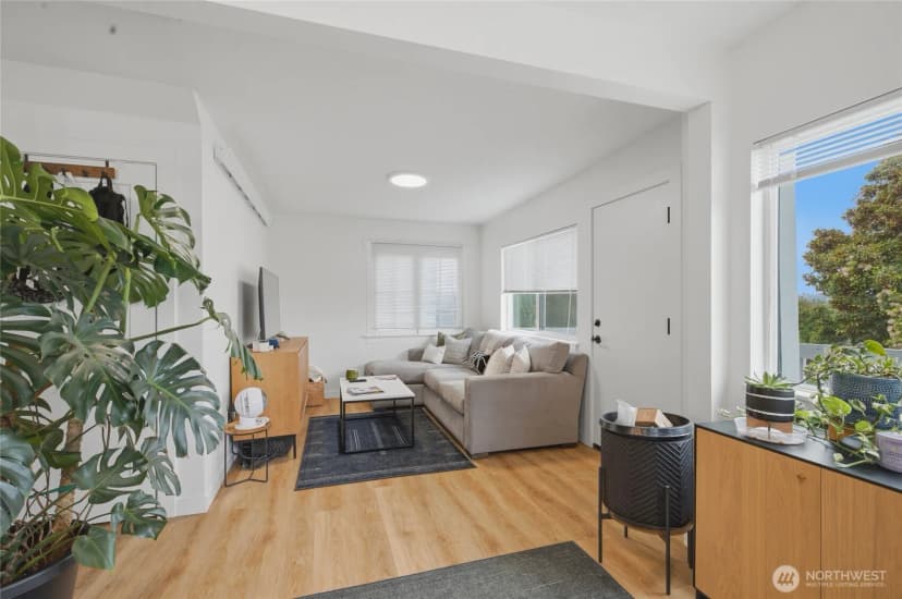 Property photo for 4259 Greenwood Avenue N, Seattle photo 8