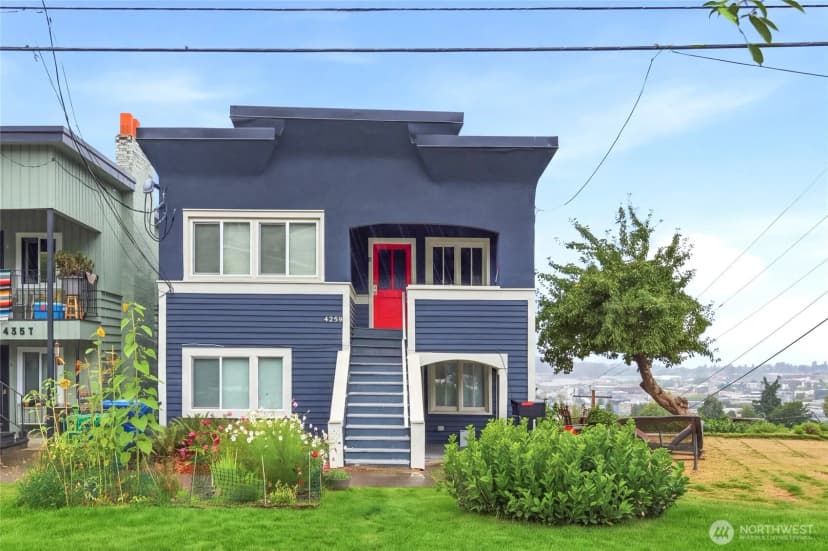 Property photo for 4259 Greenwood Avenue N, Seattle photo 3