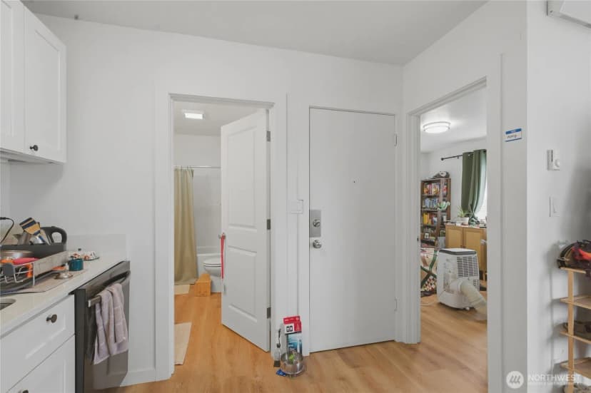 Property photo for 4259 Greenwood Avenue N, Seattle photo 20