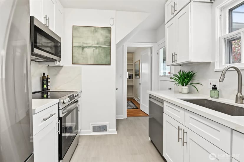 Property photo for 5510 43rd Avenue Ne, Seattle photo 19