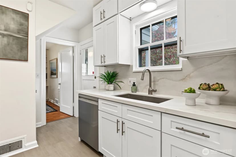 Property photo for 5510 43rd Avenue Ne, Seattle photo 18