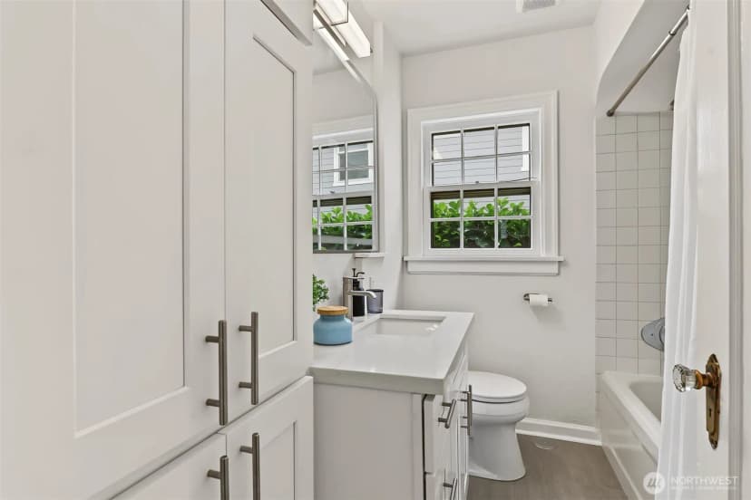 Property photo for 5510 43rd Avenue Ne, Seattle photo 24