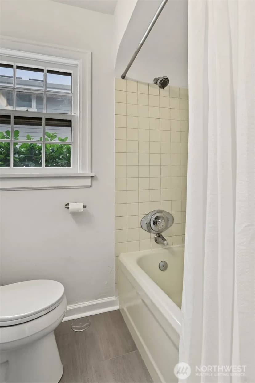 Property photo for 5510 43rd Avenue Ne, Seattle photo 23
