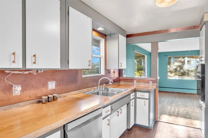 Property photo for 8814 14th Avenue Sw, Seattle photo 9