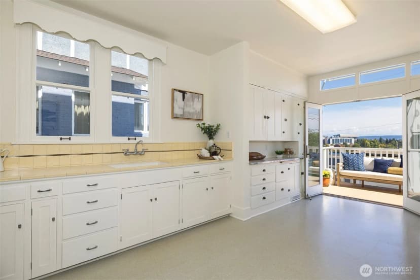 Property photo for 2822 10th Avenue E, Seattle photo 15