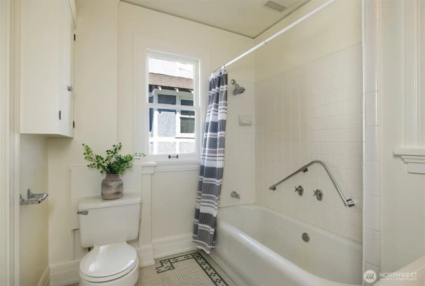 Property photo for 2822 10th Avenue E, Seattle photo 30