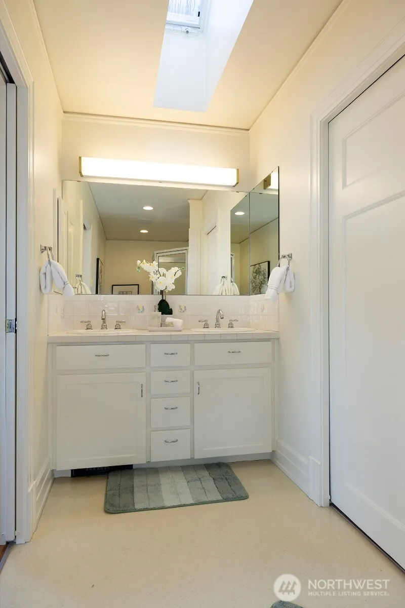 Property photo for 2822 10th Avenue E, Seattle photo 25