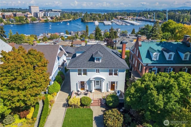 Property photo for 2822 10th Avenue E, Seattle