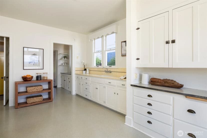 Property photo for 2822 10th Avenue E, Seattle photo 14