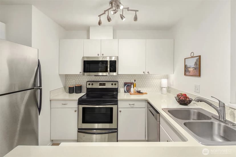 Property photo for 323 Queen Anne Avenue N #217, Seattle photo 8
