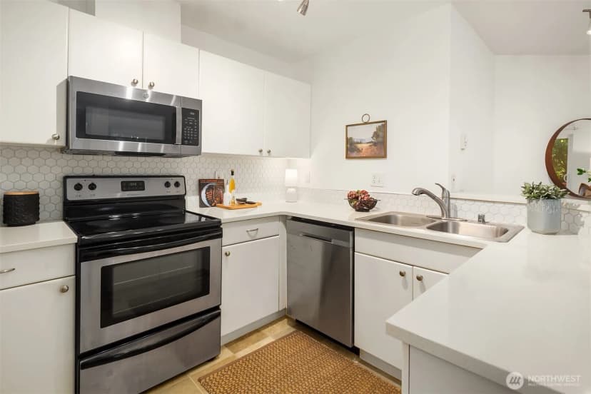 Property photo for 323 Queen Anne Avenue N #217, Seattle photo 9