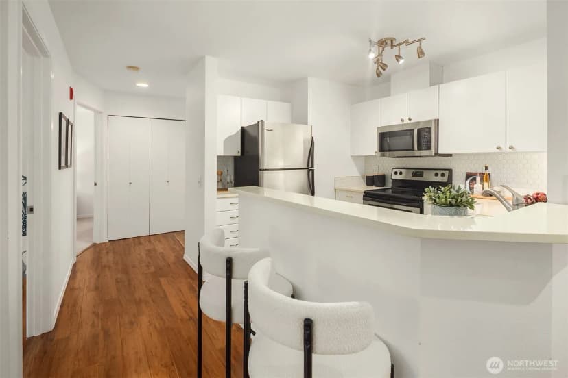 Property photo for 323 Queen Anne Avenue N #217, Seattle photo 10