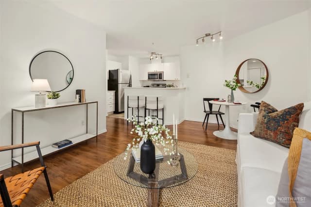 Property photo for 323 Queen Anne Avenue N #217, Seattle photo 4