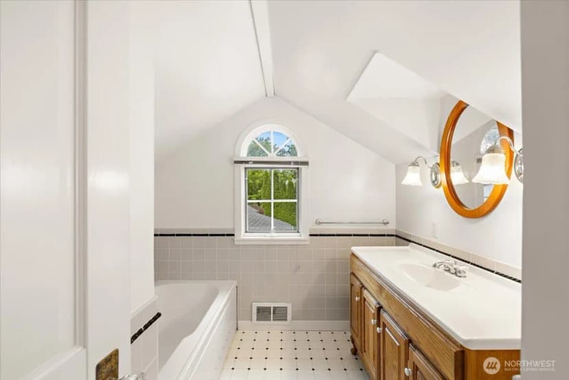 Property photo for 10231 41st Avenue Sw, Seattle photo 25