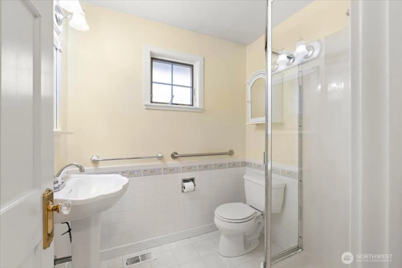 Property photo for 10231 41st Avenue Sw, Seattle photo 17