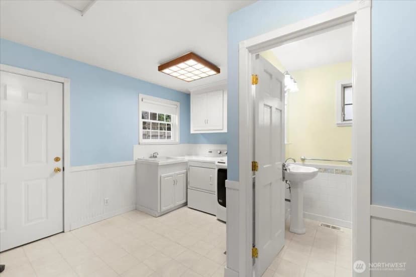 Property photo for 10231 41st Avenue Sw, Seattle photo 15