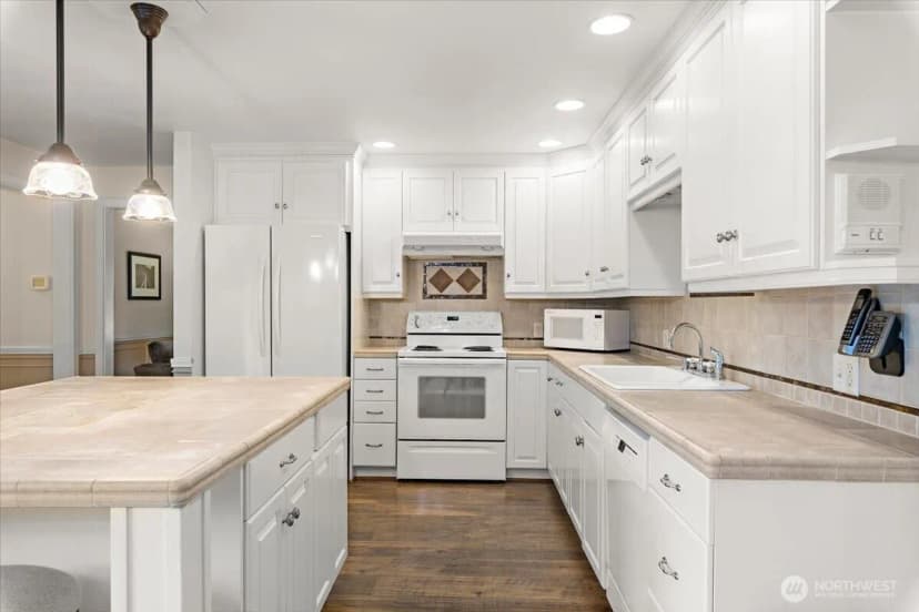 Property photo for 10231 41st Avenue Sw, Seattle photo 9