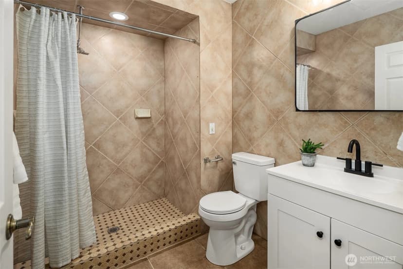 Property photo for 10218 Aqua Way S, Seattle photo 24