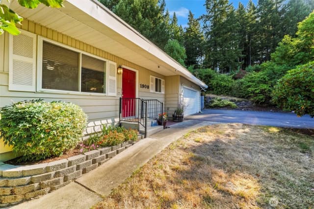 Property photo for 1908 Ne Bentley Drive, Bremerton
