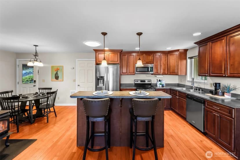 Property photo for 1908 Ne Bentley Drive, Bremerton photo 10