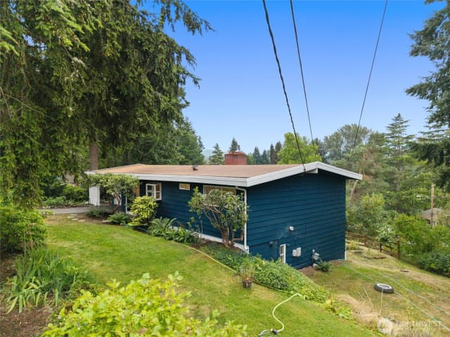 Property photo for 15805 Se 12th Place, Bellevue photo 2