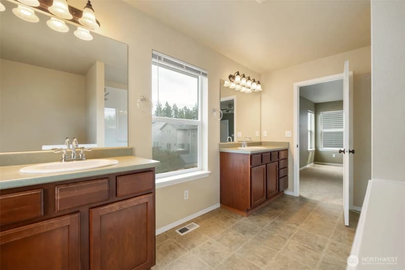 Property photo for 4307 Murrelet Avenue Sw, Port Orchard photo 15