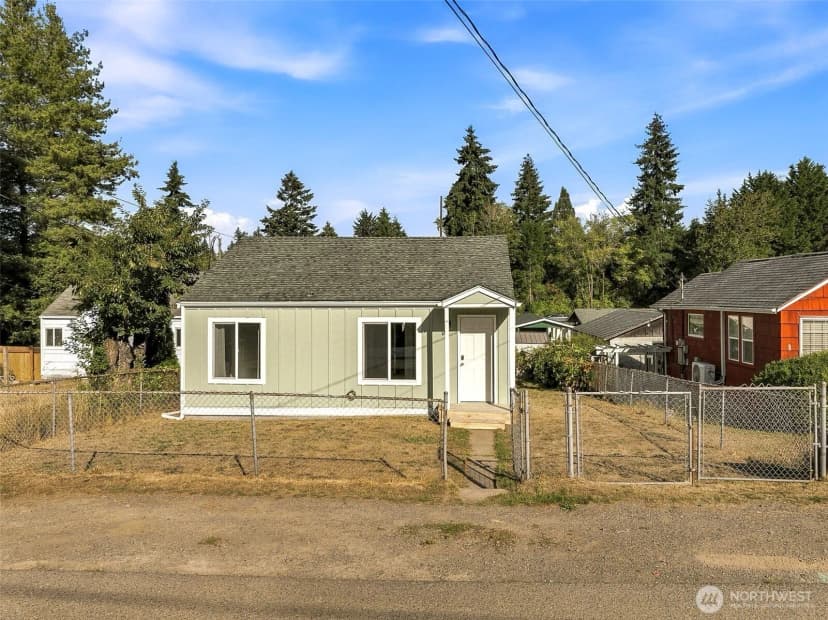 Property photo for 1435 Garrison Avenue, Port Orchard photo 2
