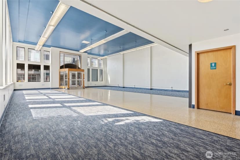 Property photo for 6300 Roosevelt Way Ne, Seattle photo 11