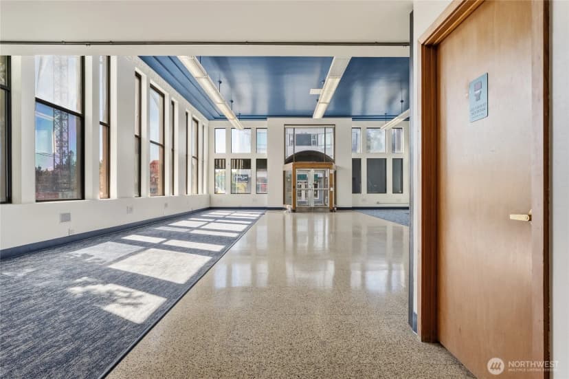 Property photo for 6300 Roosevelt Way Ne, Seattle photo 14
