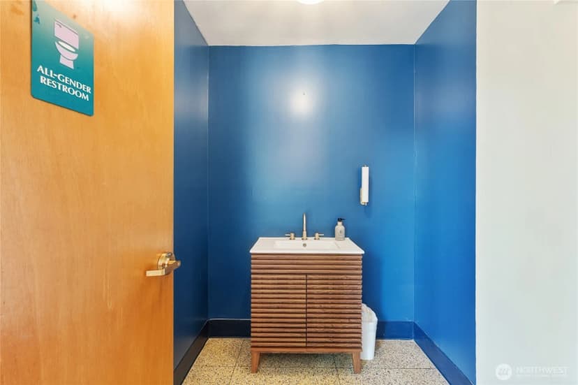 Property photo for 6300 Roosevelt Way Ne, Seattle photo 12