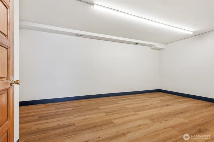 Property photo for 6300 Roosevelt Way Ne, Seattle photo 18