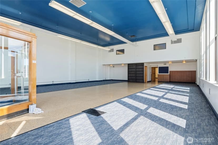 Property photo for 6300 Roosevelt Way Ne, Seattle photo 10